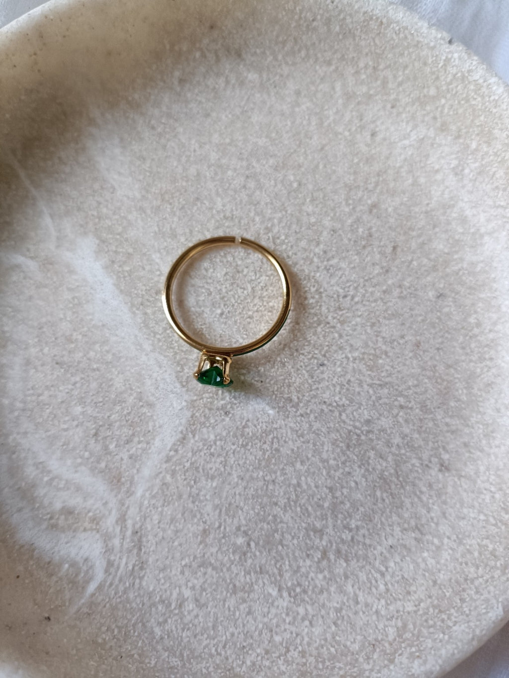 Bague cœur vert en acier inoxydable vue de dessus