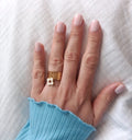 Bague Effet Martelé à Breloque Fleur Blanche