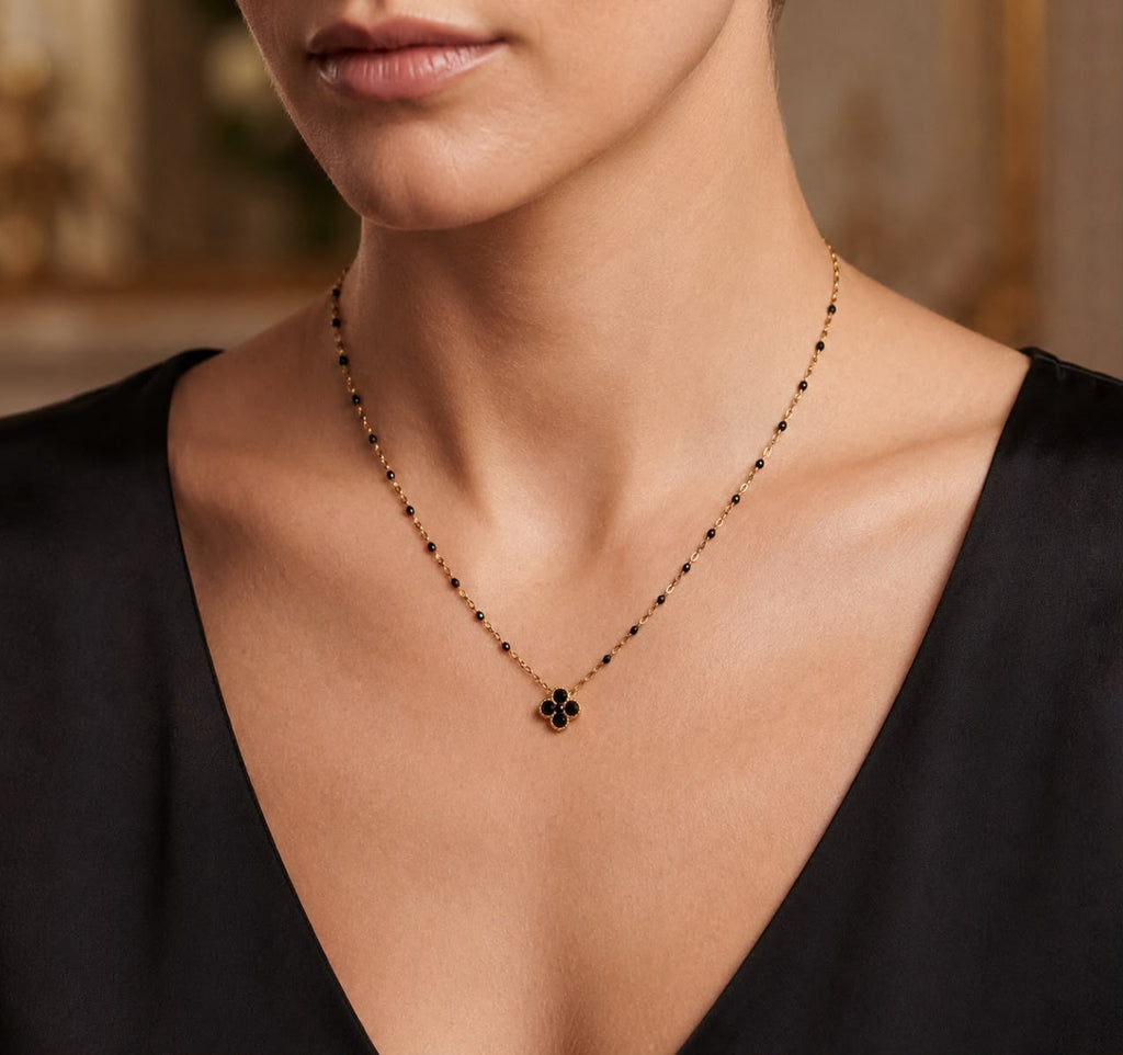 Collier Court Trèfle Noir