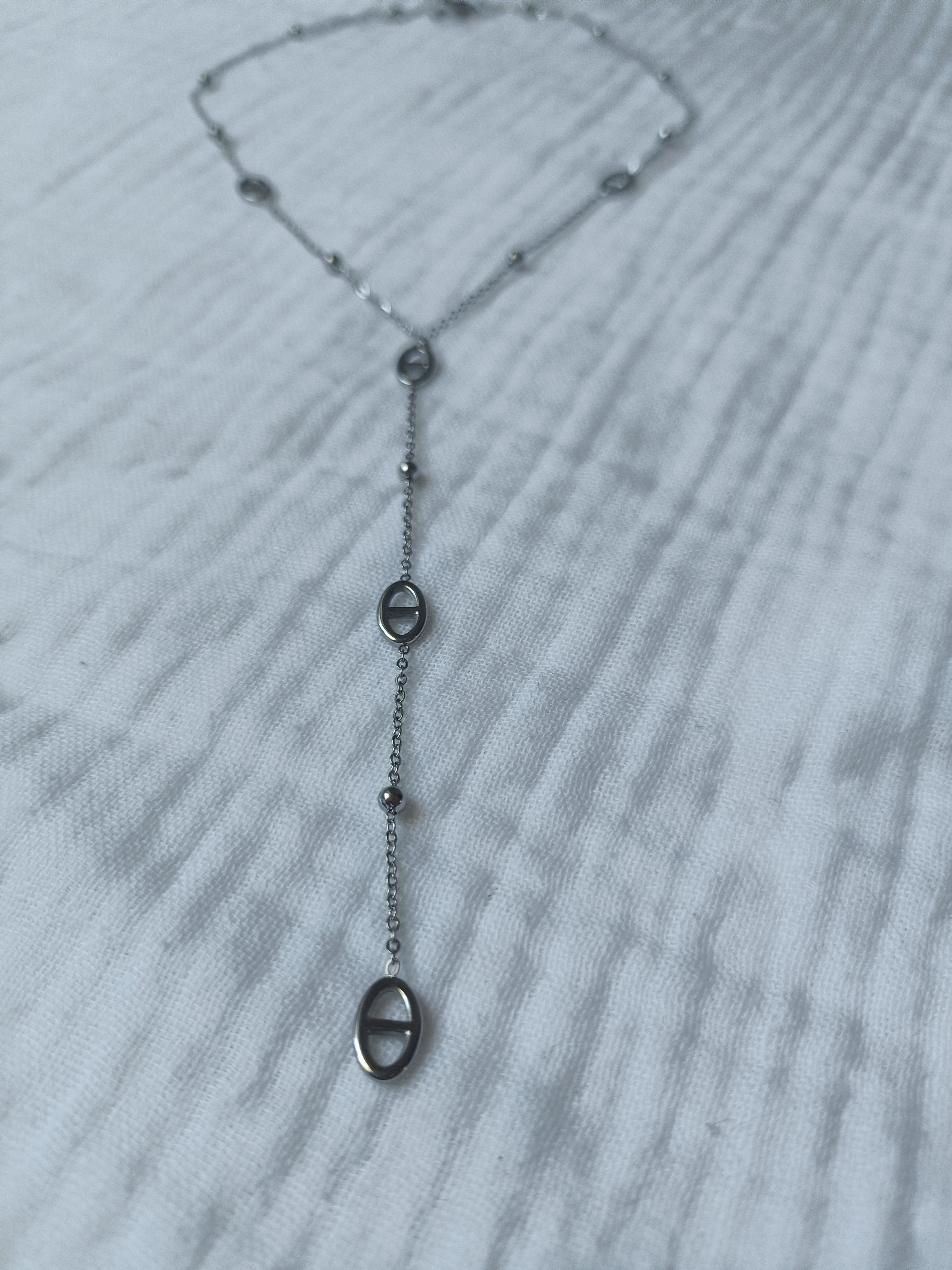 Collier Y a Mailles Marines et Perles Argentées
