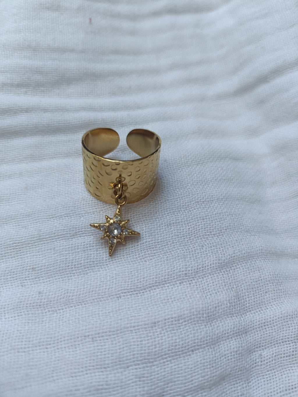 Bague Effet Martelé Dorée à Breloque Etoile