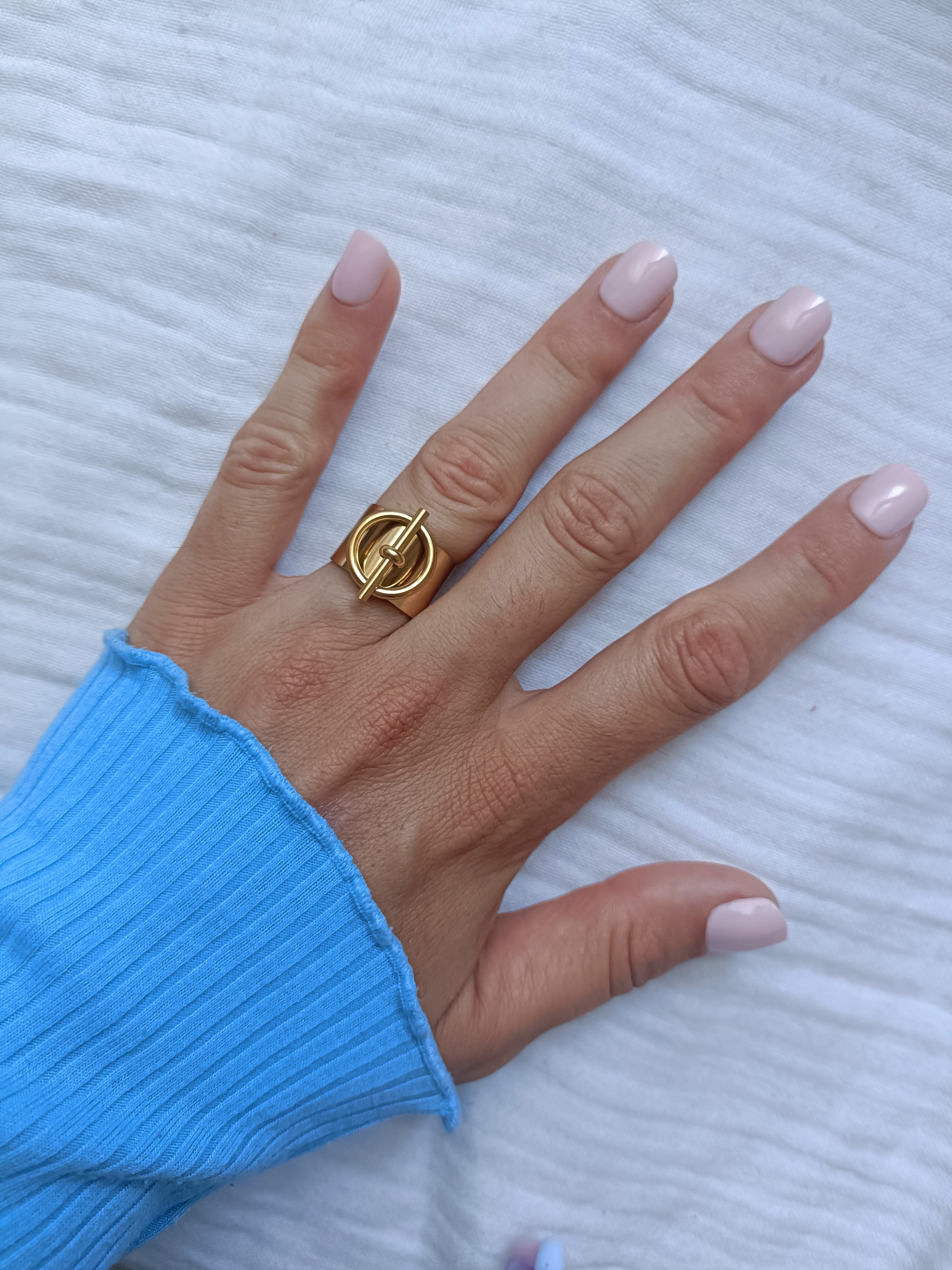 Bague Barre dans Rond Dorée