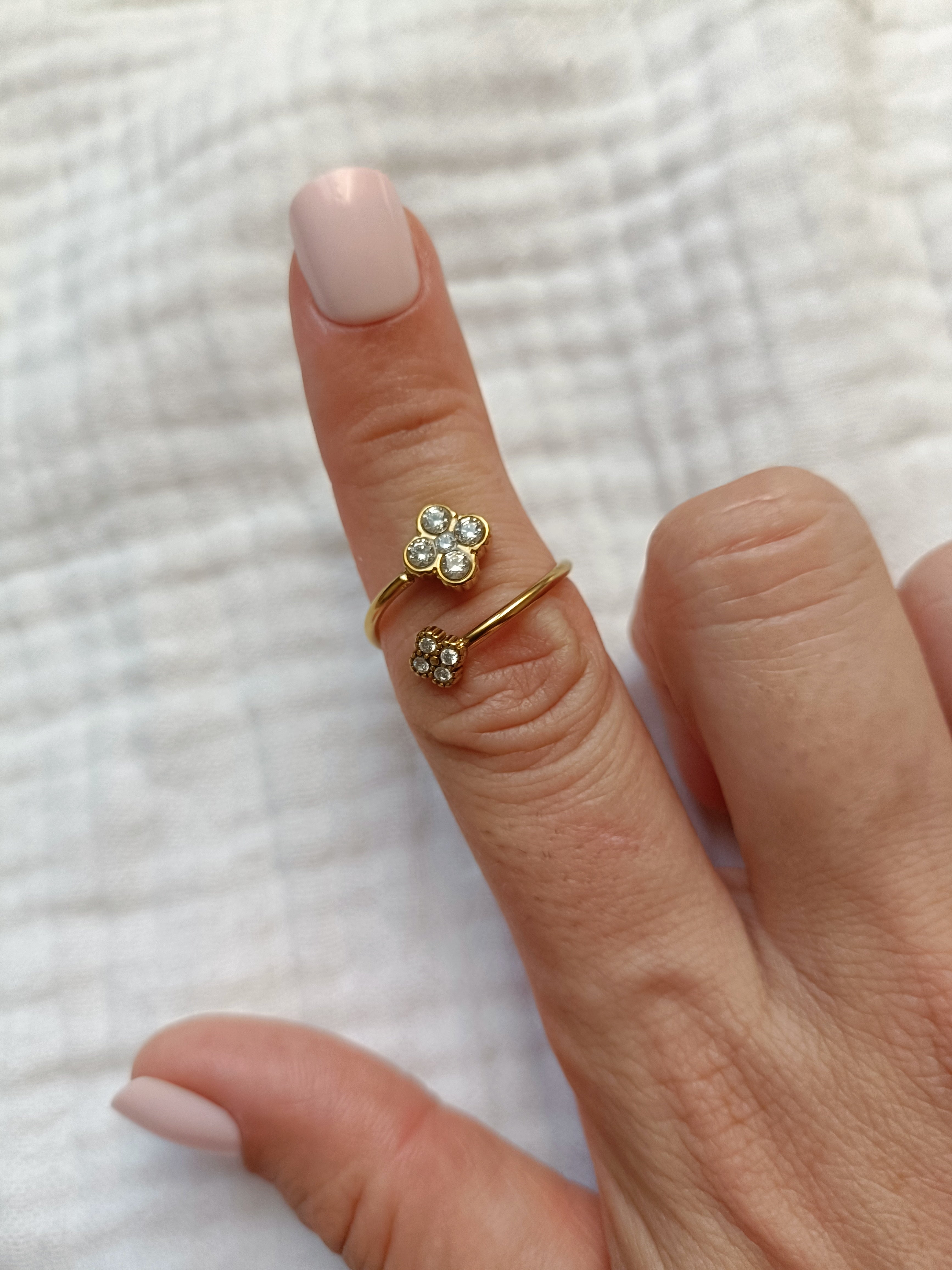 Bague Trèfles à Strass Croisés