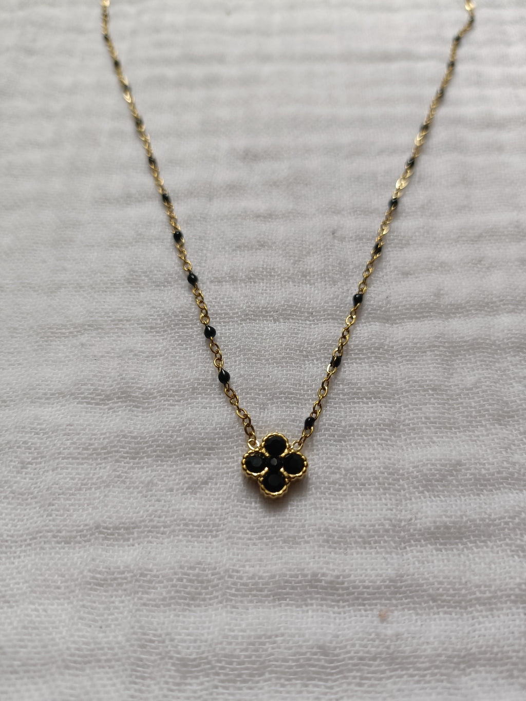 Collier Court Trèfle Noir
