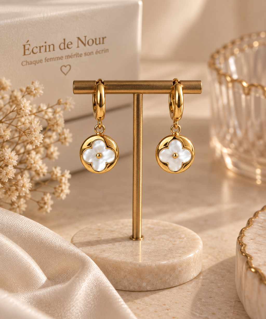 Boucles d'oreilles dorées créoles avec pendentif floral effet nacré en acier inoxydable