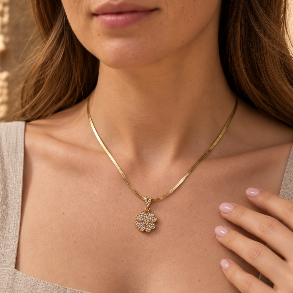 collier porté trefle rotatif a manipuler anti stress anxiété acier